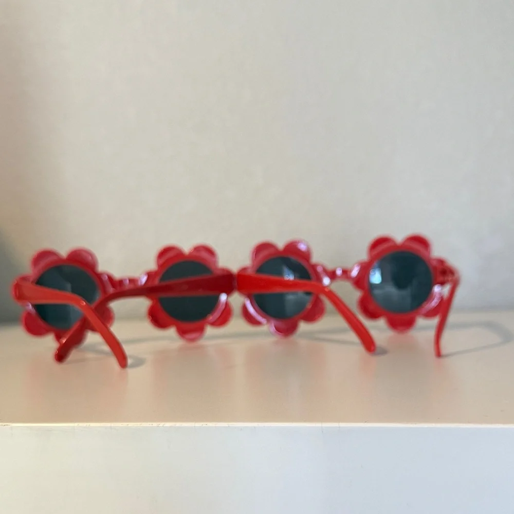 2 pairs matching Red Flower-Shaped Sunglasses